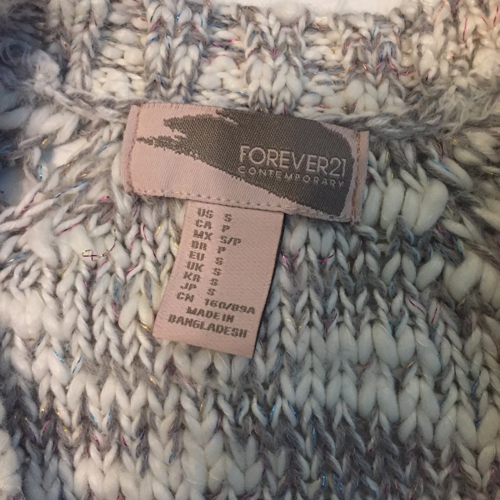 4 for 25$ forever 21 sweater - Picture 3 of 4